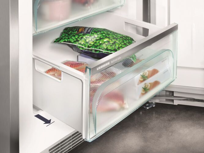 Холодильник Liebherr CBNbe5778
